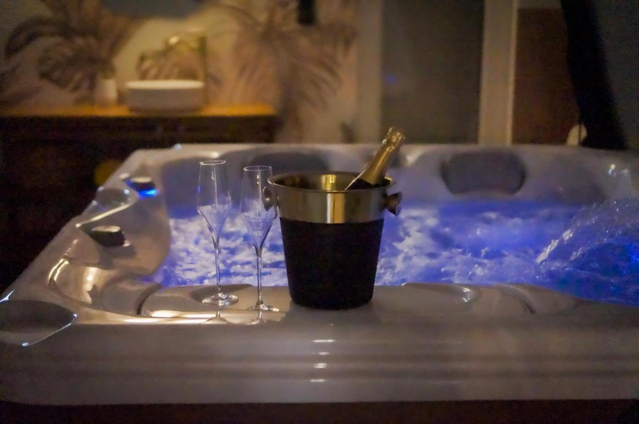 Maison Eliste - Love Gite Chic Avec Jacuzzi Interieur La Gacilly Eksteriør billede