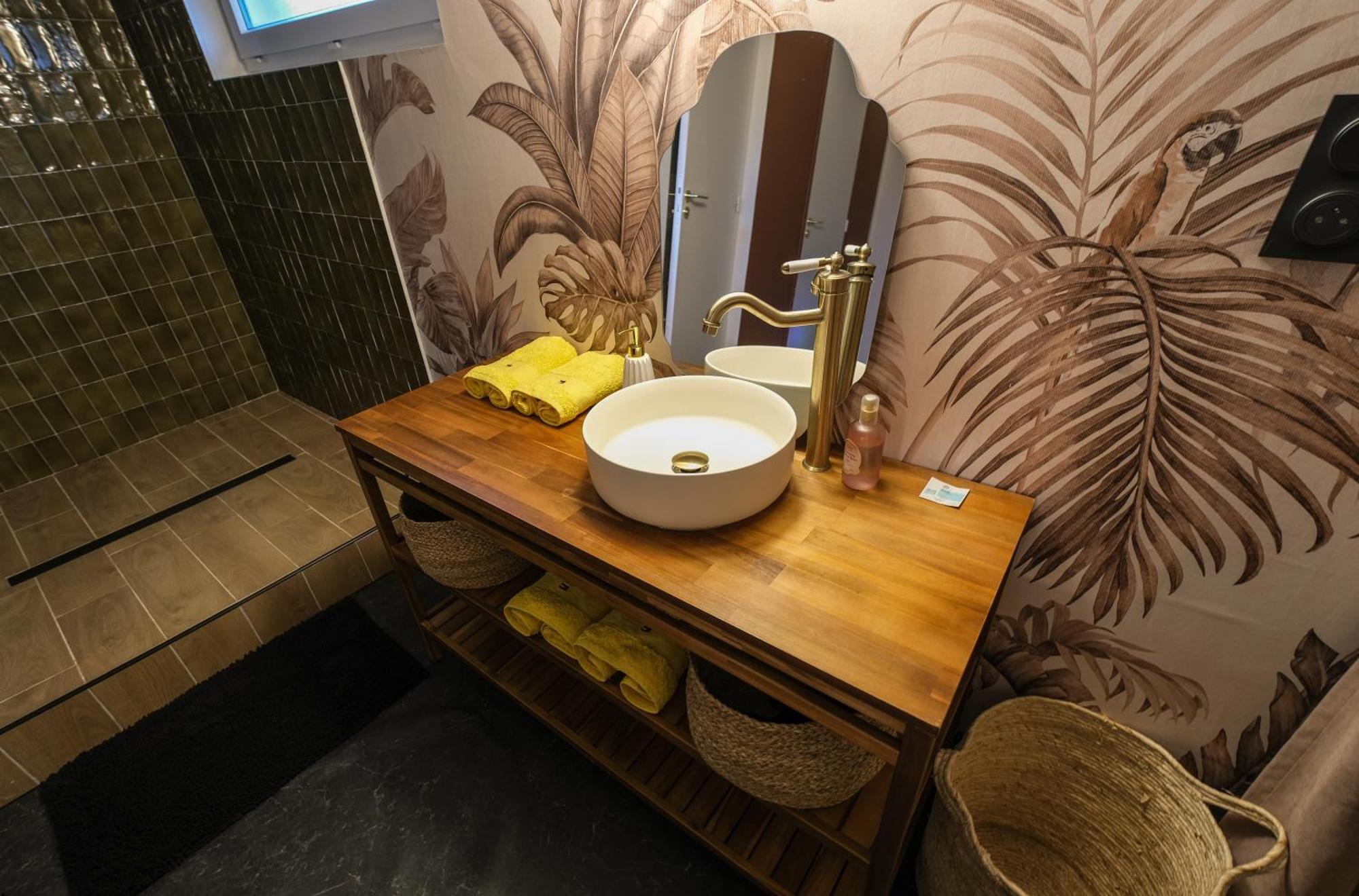 Maison Eliste - Love Gite Chic Avec Jacuzzi Interieur La Gacilly Eksteriør billede